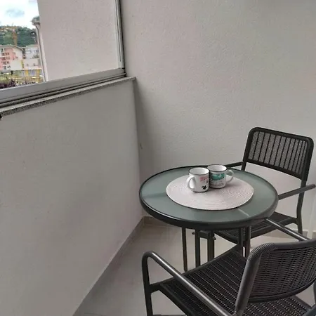 Apartment Lazy