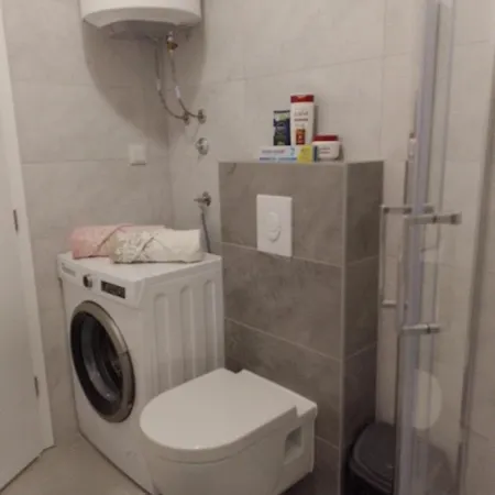 Lazy Apartment *